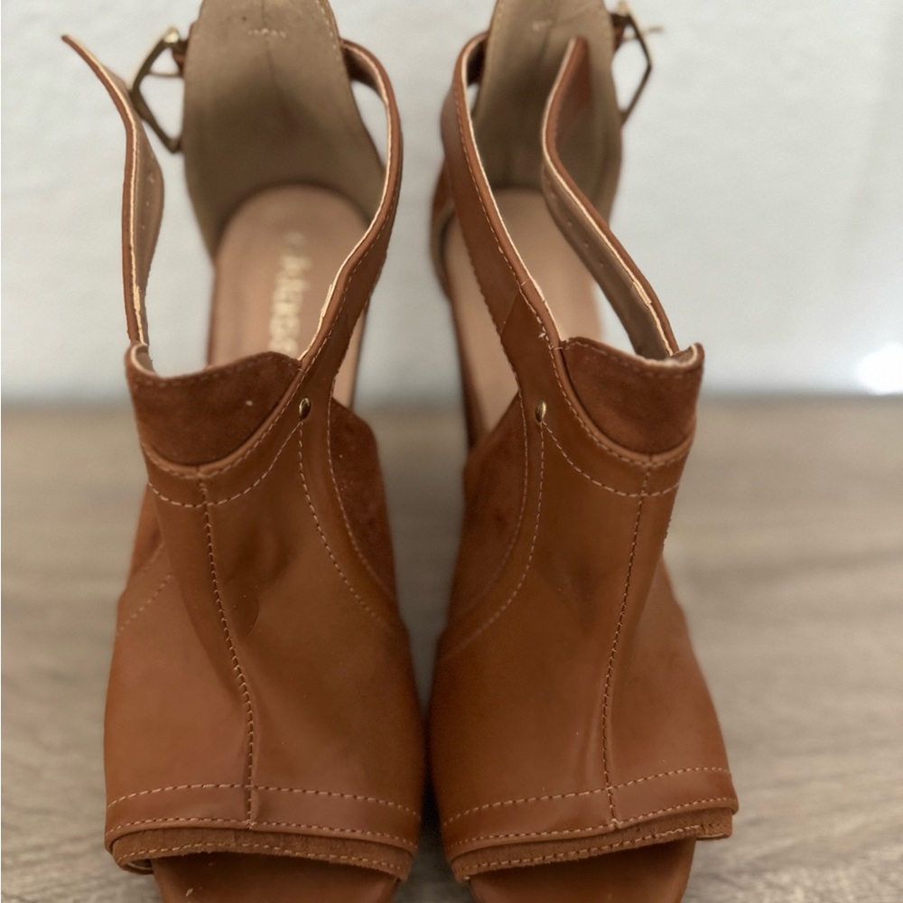 Elegant Brown Leather Women's Sandals